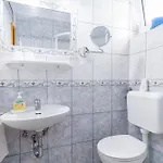 With Parking Space Rab - 14120 דירה *