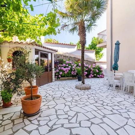 Appartement With Parking Space Rab - 14120 *