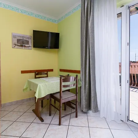 With Parking Space Rab - 14120 Appartement