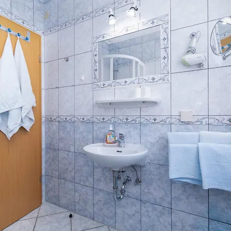 With Parking Space Rab - 14120 דירה Palit