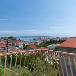 With Parking Space Rab - 14120 Appartamento