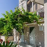 With Parking Space Rab - 14120 Appartamento Palit