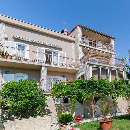 Apartment With A Parking Space Rab - 14120 Palit
