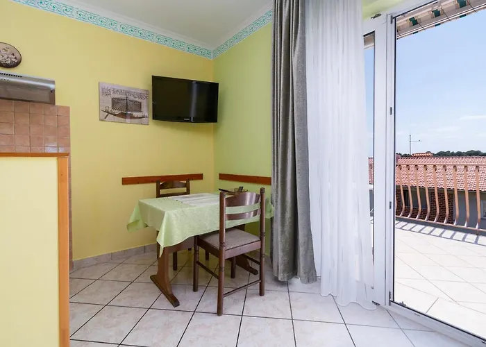 With Parking Space Rab - 14120 Apartmán