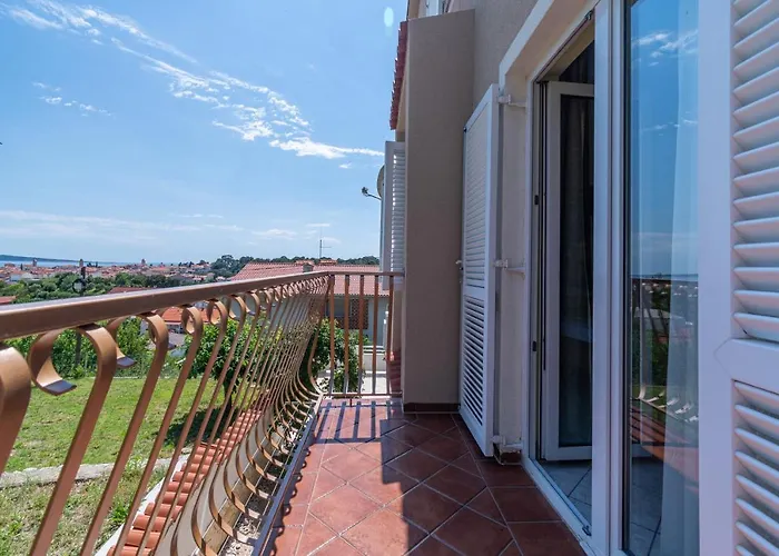 With Parking Space Rab - 14120 Apartmán